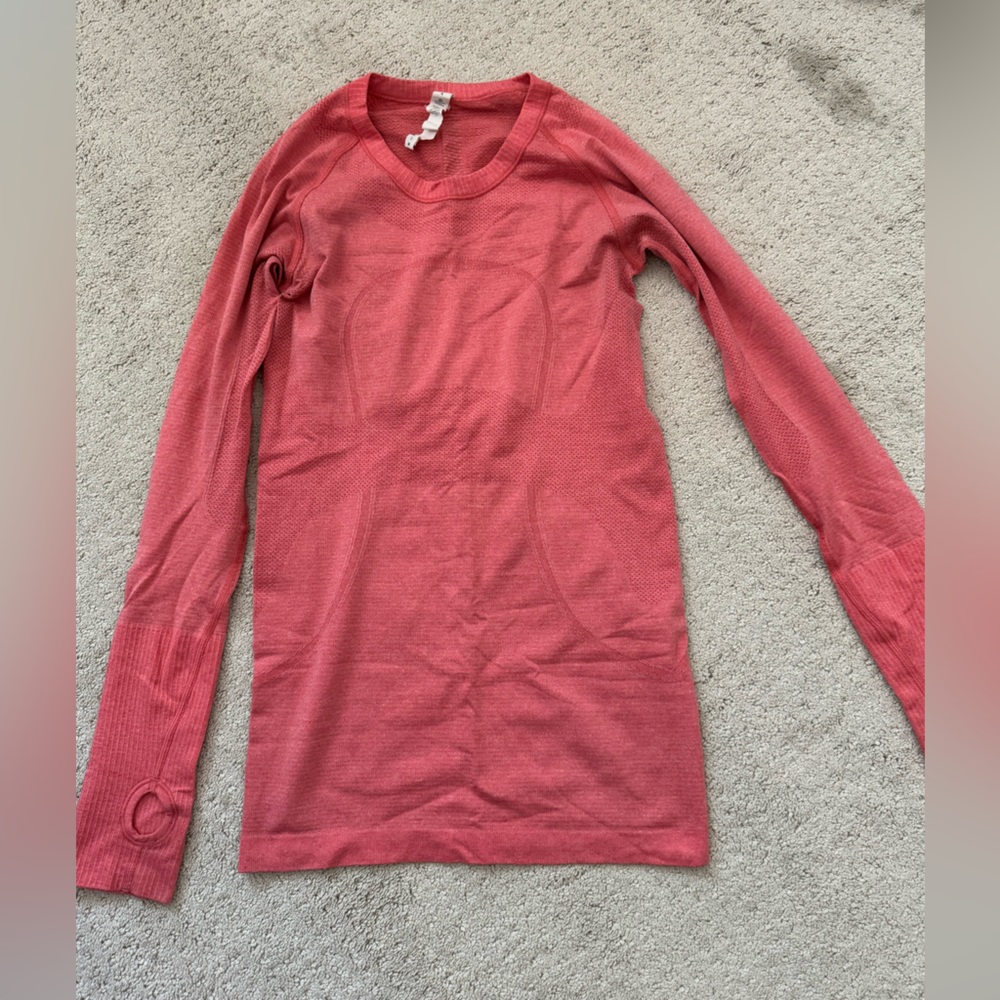 Women’s Lululemon long sleeve athletic top